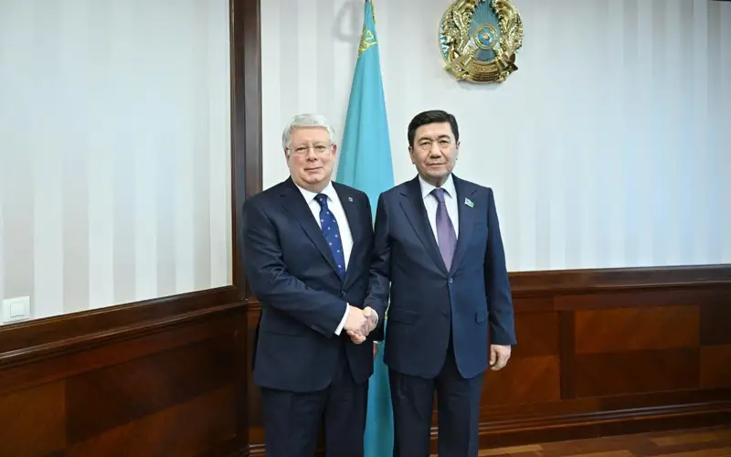 Спикер Мажилиса Ерлан Кошанов принял Чрезвычайного и полномочного посла Российской Федерации в Казахстане Алексея Бородавкина