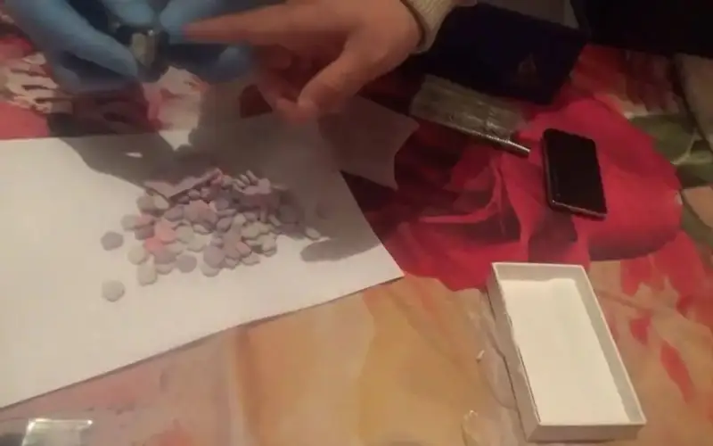 Semeıde sıntetıkalyq esirti saýdasymen aınalysqandar ustaldy
