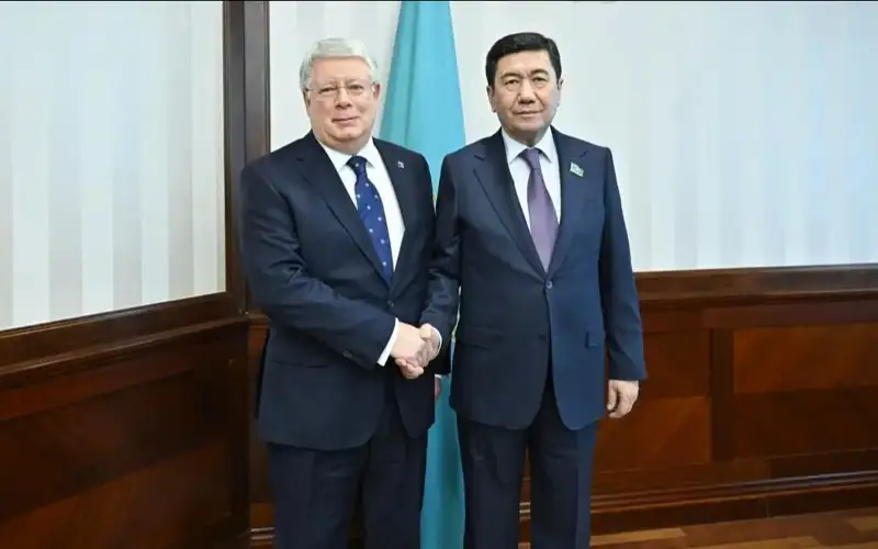 Мажилис спикери Россиянинг Қозоғистондаги Элчиси билан учрашди