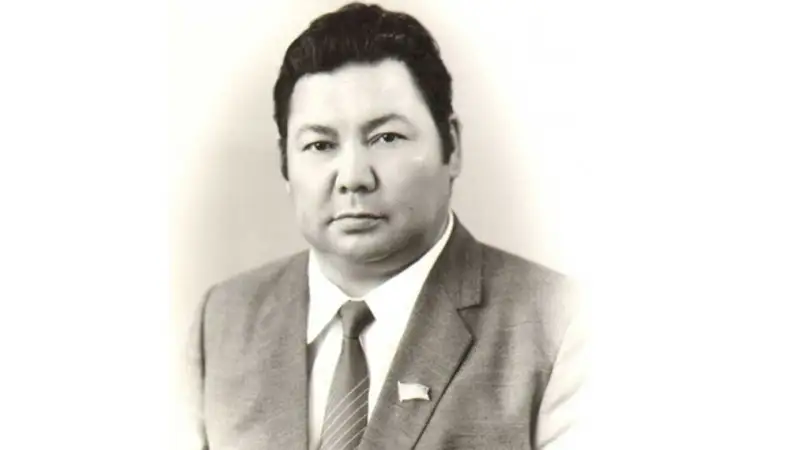 قازاق عىلىمىنىڭ جۇلدىزى