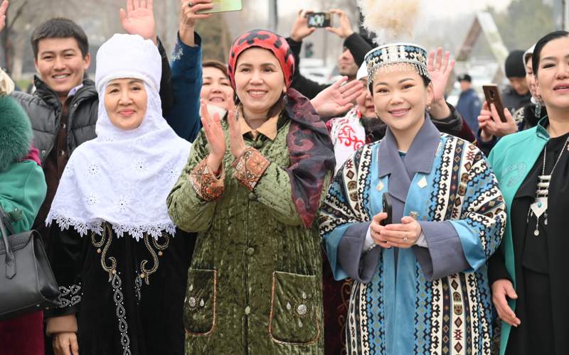 По улицам Шымкента прошел Караван благодарности По улицам Шымкента прошел Караван благодарности