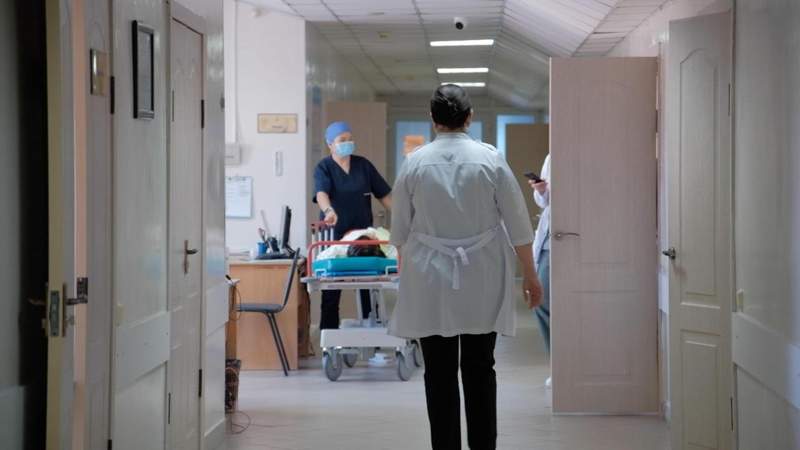 Жильем и подъемными обеспечат молодых сельских медиков в Карагандинской области