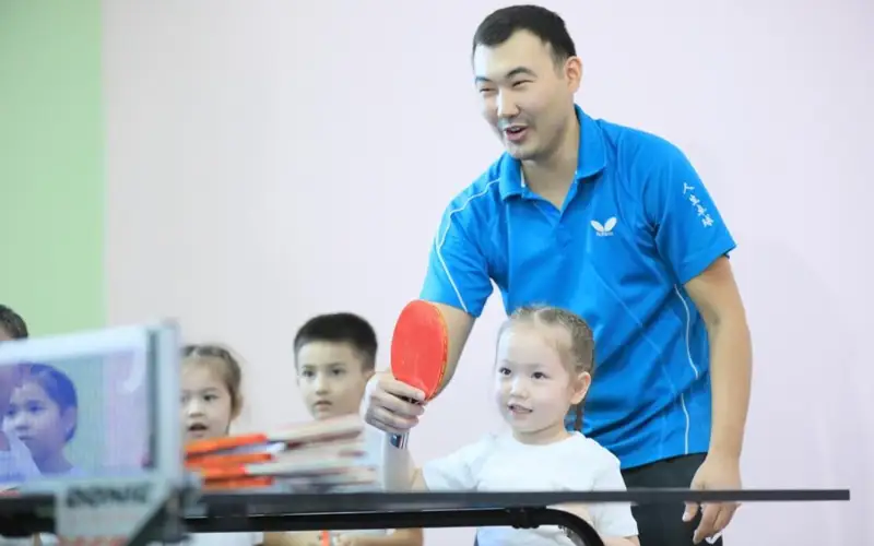 Детей начали учить играть в настольный теннис в детсадах Актюбинской области