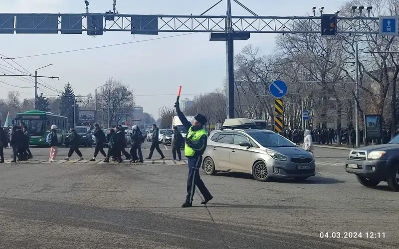 полиция күшейтілген режимге ауысты