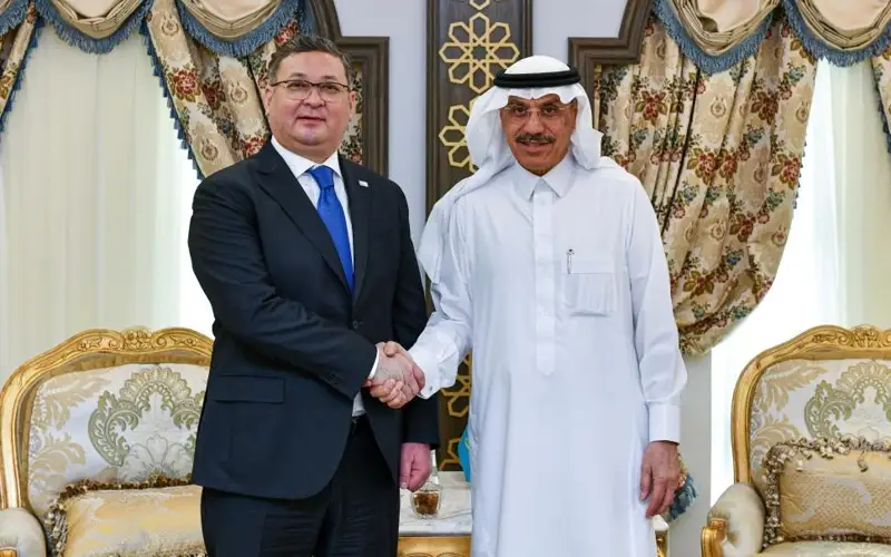 Kazakh FM and IDB President hold talks