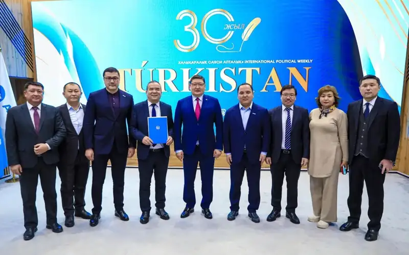 Қасим-Жомарт Тоқаев Aiqyn  ва “Литер” газеталарини 20 йиллик юбилейи билан табриклади