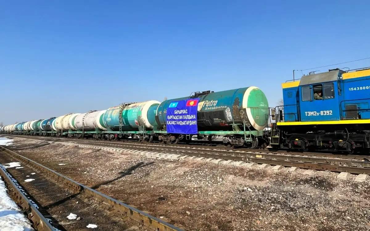 Kazakhstan sends 1st batch of humanitarian aid to Kyrgyzstan