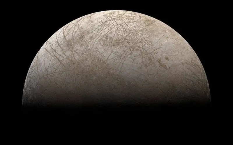 Астрономы обнаружили неожиданно малые количества кислорода на спутнике Юпитера