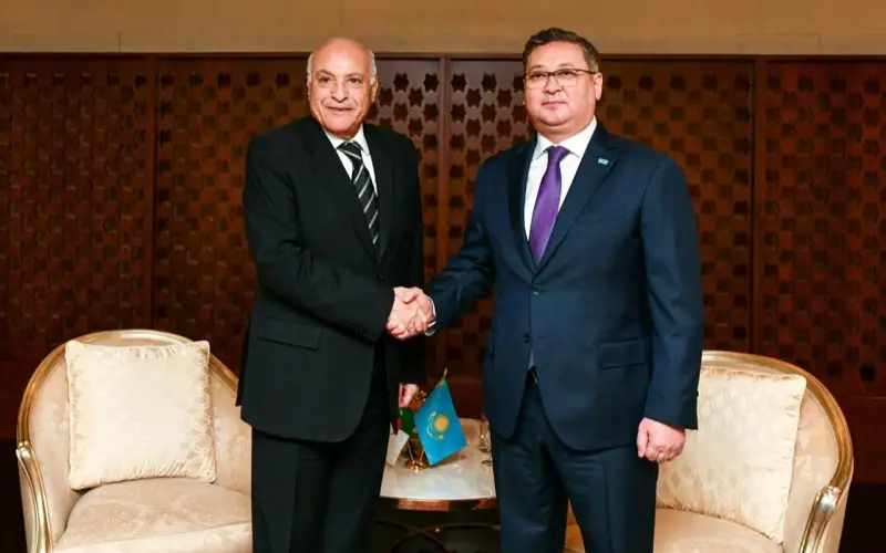 哈萨克斯坦和阿尔及利亚外长讨论了双边合作的前景