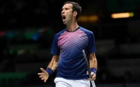 Михаил Кукушкин одержал 13-ю победу подряд и вышел во второй круг турнира в Швейцарии