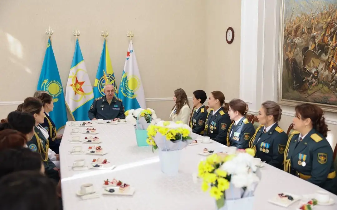 Полковник әйелдердің жыныстық армиясы Полковник әйелдердің жыныстық армиясы