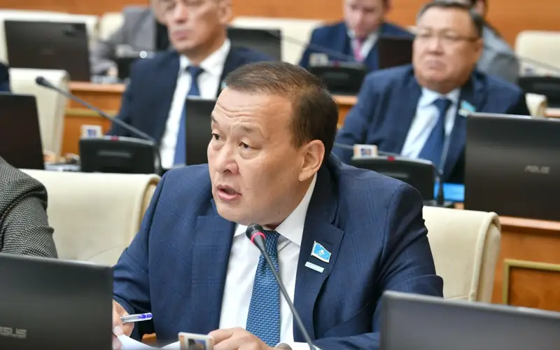 Bilim berý uıymdaryndaǵy býhgalterlik esep júıesin qaıta  qarastyrý kerek – depýtat