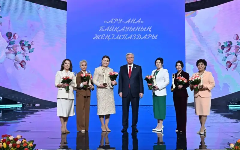 Президент РК наградил победительниц конкурса «Ару-Ана» на лучший женский проект