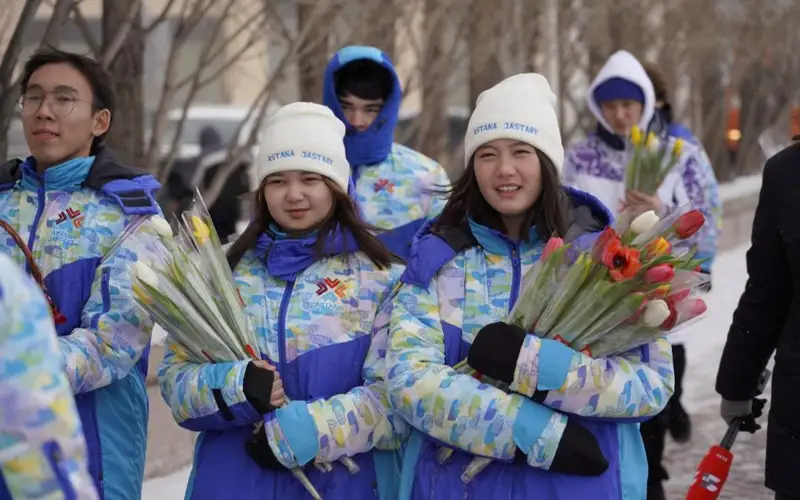 Волонтеры порадуют астанчанок цветами и шоколадом