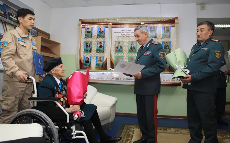 Военнослужащие поздравили женщин-ветеранов Великой Отечественной войны