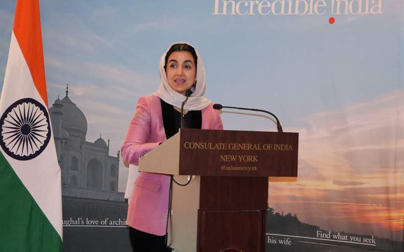 Амина Бинзаал Альмхейри