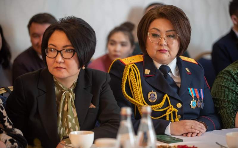 аким ВКО поздравил женщин с 8 Марта аким ВКО поздравил женщин с 8 Марта