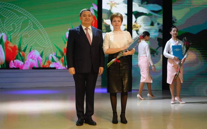 С 8 Марта поздравили женщин в Кокшетау С 8 Марта поздравили женщин в Кокшетау