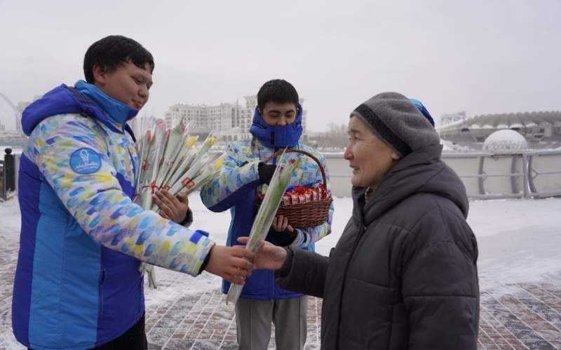 Волонтеры порадуют астанчанок цветами и шоколадом Волонтеры порадуют астанчанок цветами и шоколадом