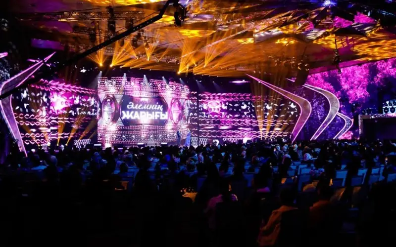 В Астане состоялся праздничный концерт для мам