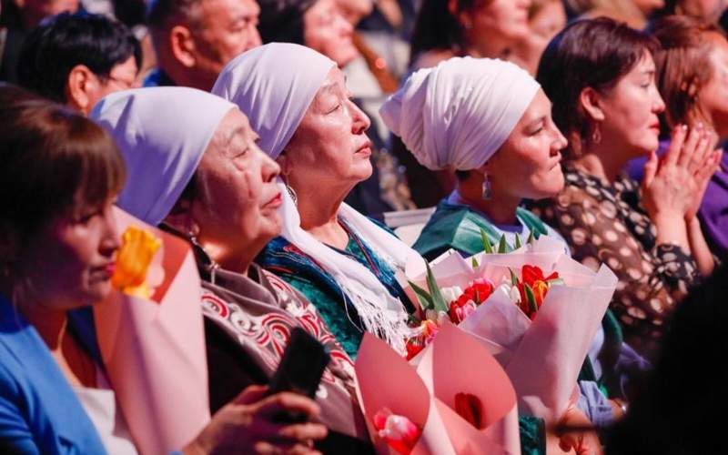 В Астане состоялся праздничный концерт для мам В Астане состоялся праздничный концерт для мам
