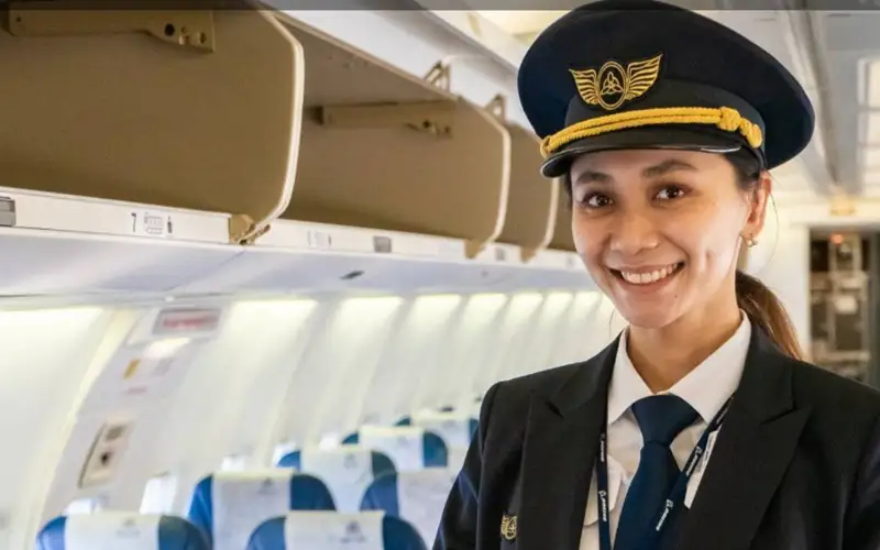 В Казахстане увеличивается число девушек, поступающих в авиационный вуз