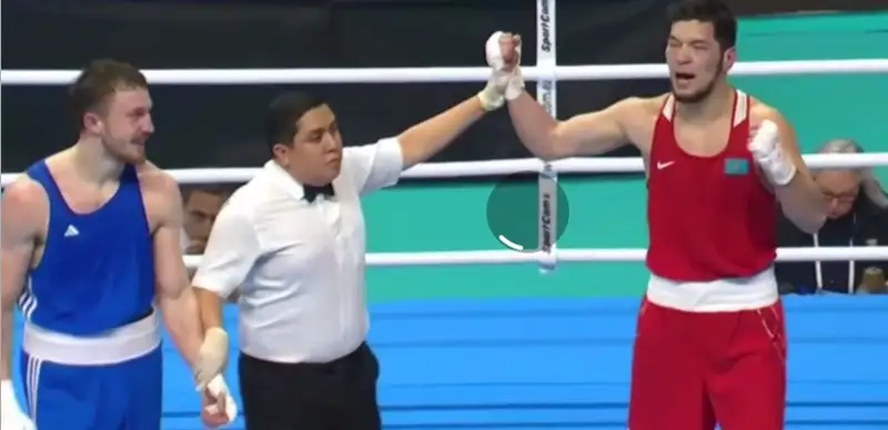 Боксер Нурбек Оралбай победил финалиста ЧМ-2021 на лицензионном турнире в Италии