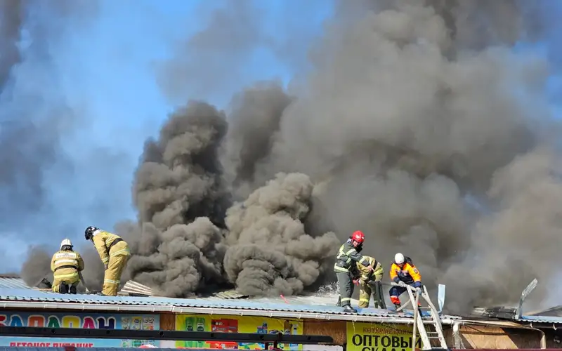 Склады загорелись на рынке в Таразе