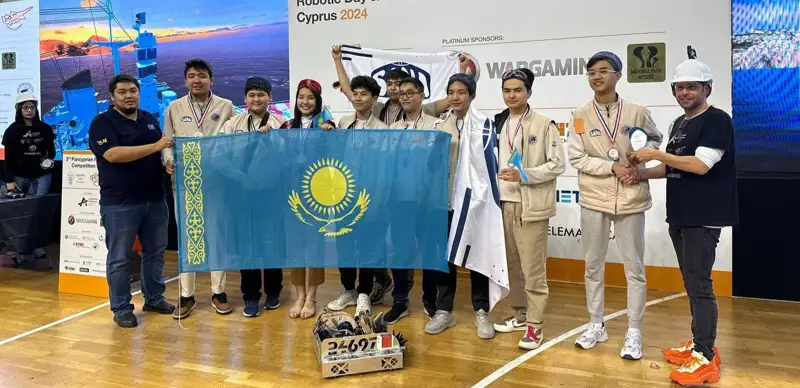 Казахстанские школьники выиграли кубок международного чемпионата по робототехнике