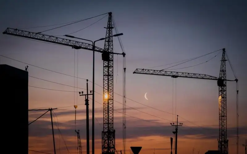 Строительство приостановили на 33 объектах в Астане