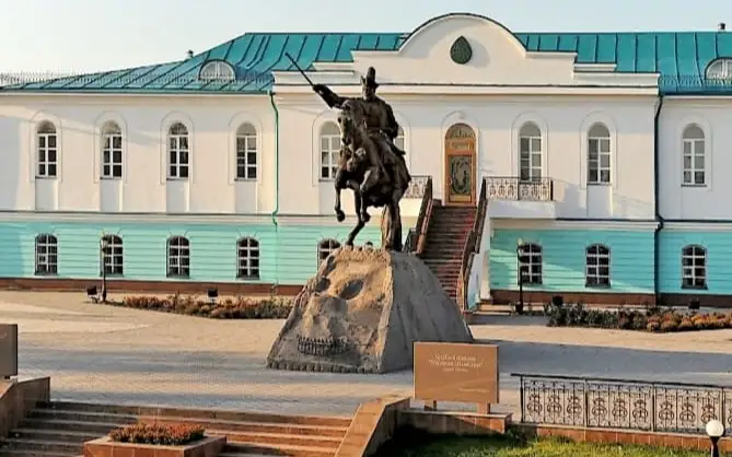 Абылайхан мүсіні