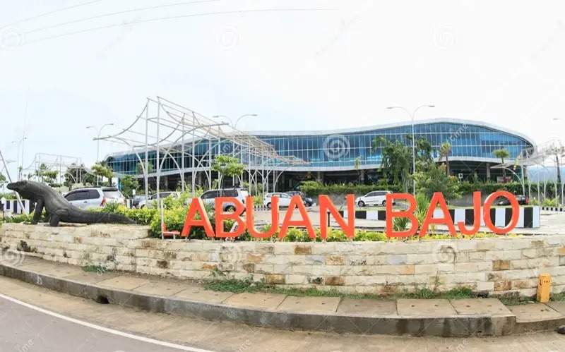 Поездка в Индонезию: Международный аэропорт в городе с населением 10 тысяч человек Поездка в Индонезию: Международный аэропорт в городе с населением 10 тысяч человек