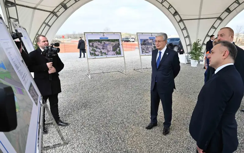 Президенты Казахстана и Азербайджана осмотрели территорию строительства Физулинской городской центральной больницы 