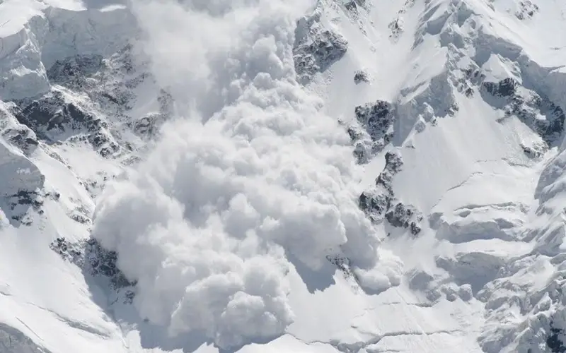 сход снежных лавин