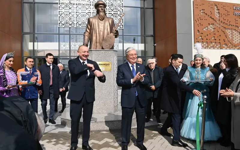 Глава государства принял участие в церемонии открытия Центра детского творчества имени Курмангазы в Физули