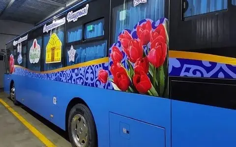 Автобусы украсили к Наурызу в Караганде