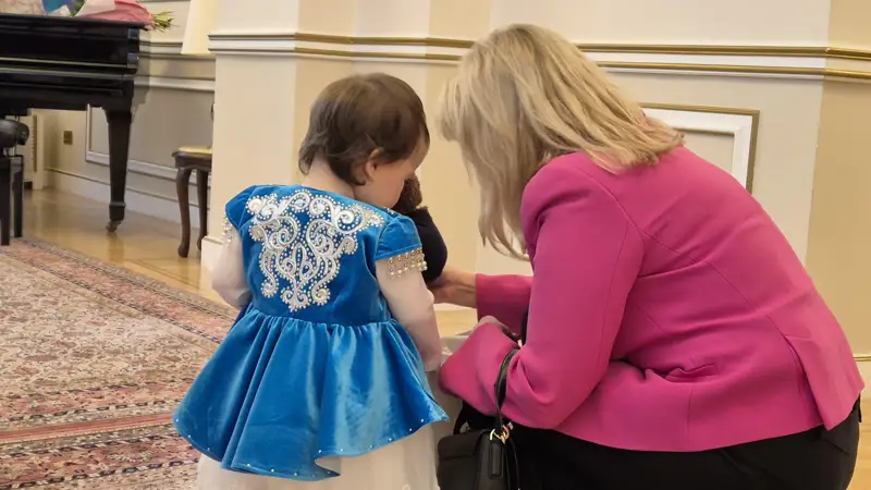 Спецпредставитель Евросоюза приняла участие в обряде «тусау кесу»