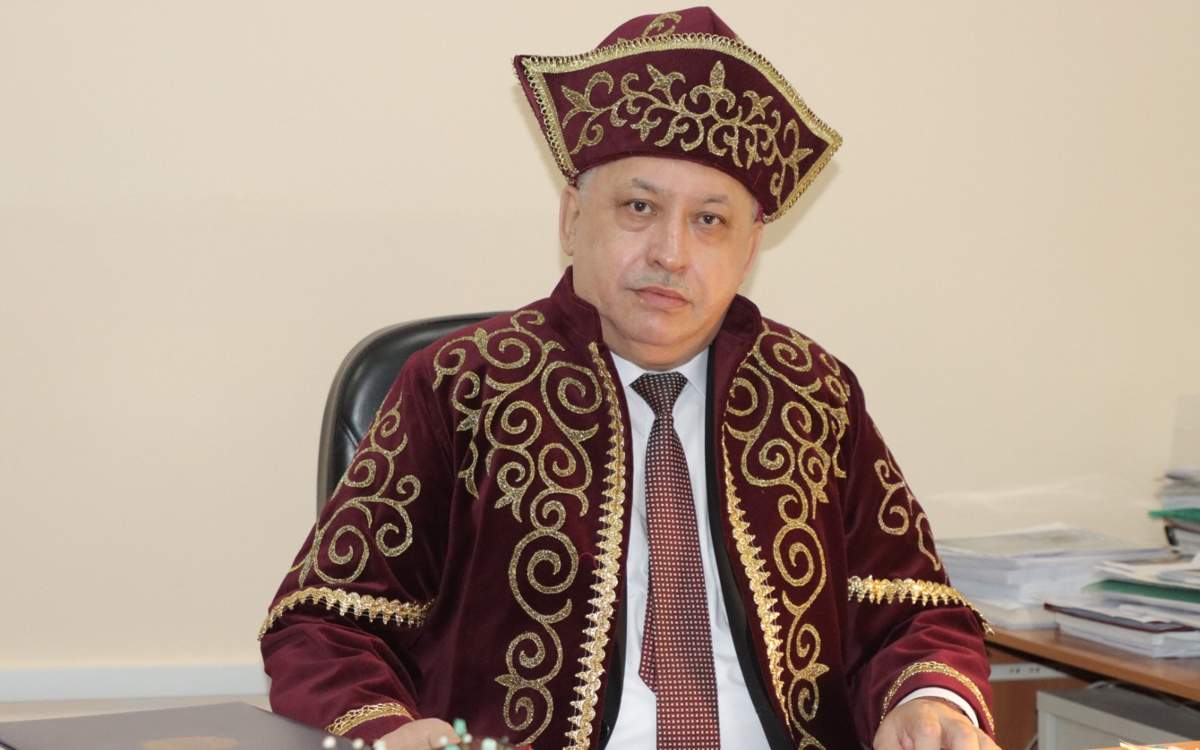 Қыз анусын көрсетеді