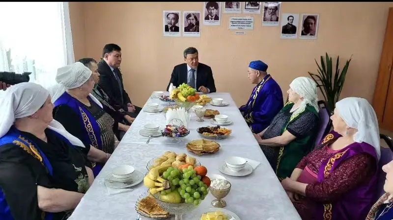 За благословением ездил в дом престарелых аким СКО