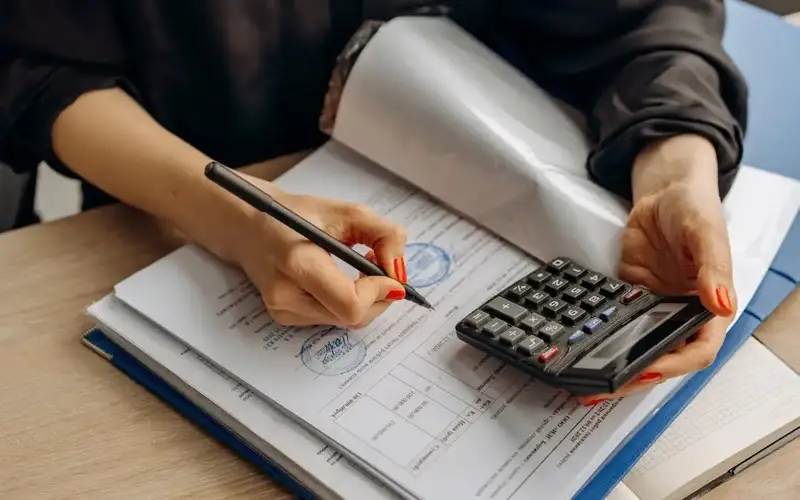 Қостанайда жеке сот орындаушы ақша ұрлаған