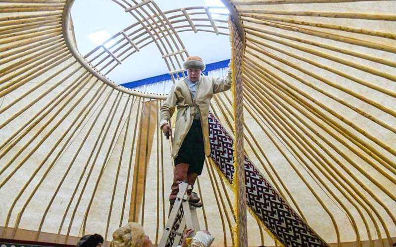 Собирать юрту научили столичных школьников