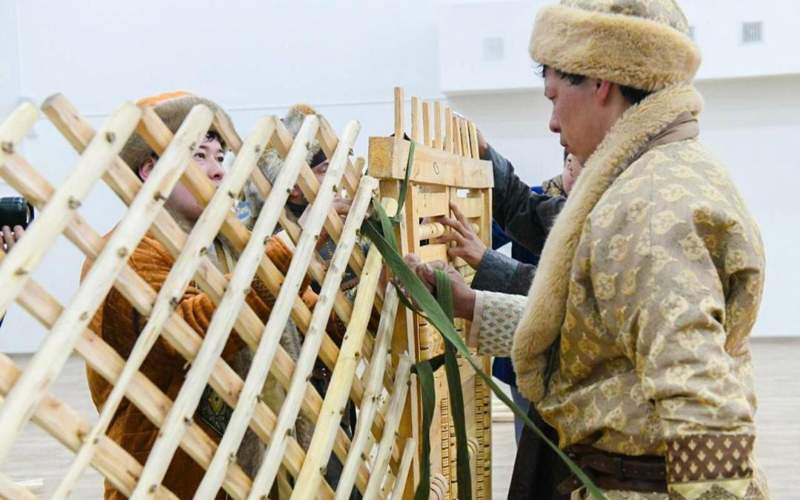 Собирать юрту научили столичных школьников