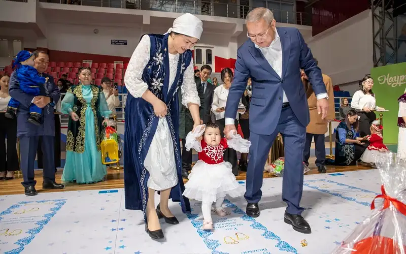 Обряд «тұсау кесу» одновременно провели 50 детям в области Жетысу