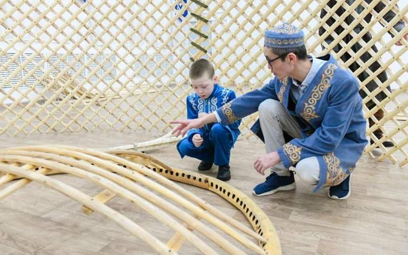 Собирать юрту научили столичных школьников