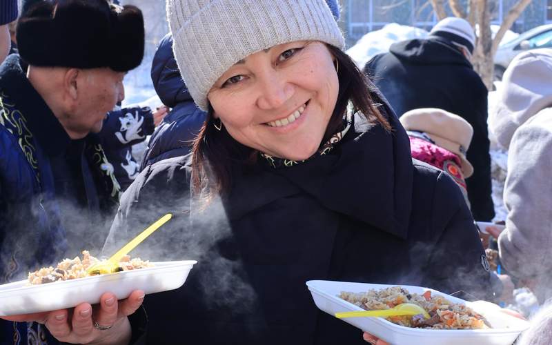 Костанайцы отмечают Наурыз в своих дворах Костанайцы отмечают Наурыз в своих дворах