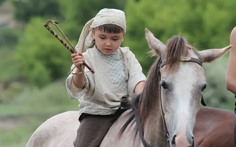 Тартып міндің ат жалын. Атқа мінгізу дәстүрі