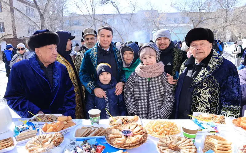 Костанайцы отмечают Наурыз в своих дворах