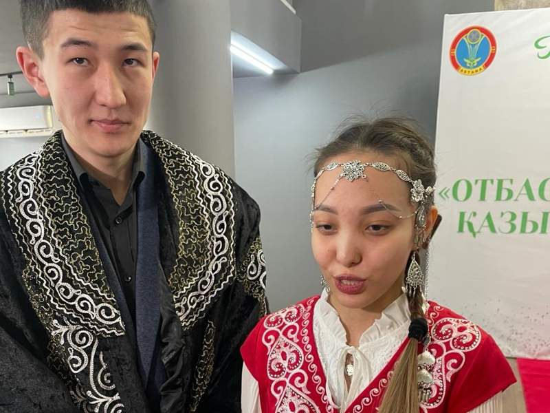 молодожены