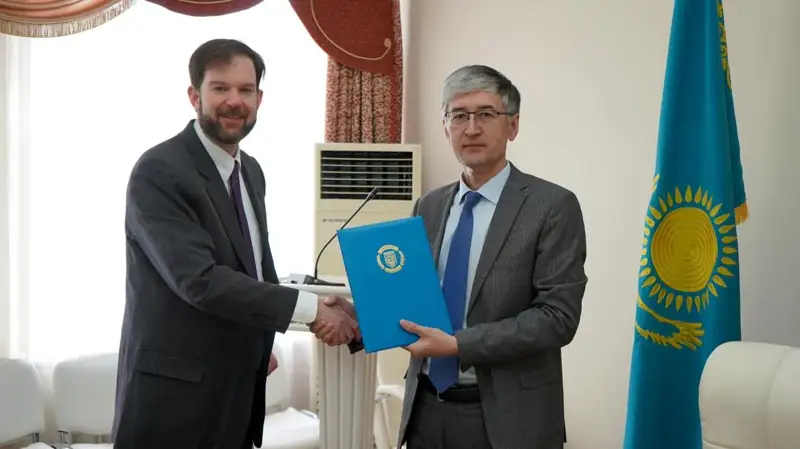美国驻哈大使馆访问团探访布克托夫大学