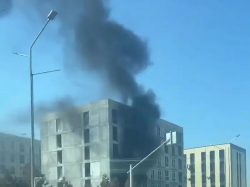 Пожар произошел в строящемся ЖК в Алматы  